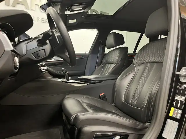 BMW 5 Series view 14