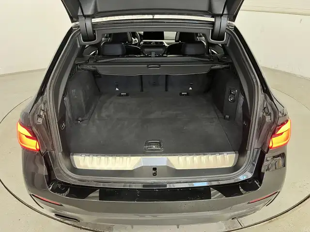 BMW 5 Series view 16