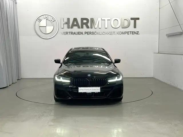 BMW 5 Series view 7