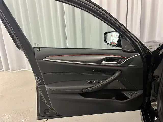 BMW 5 Series view 17