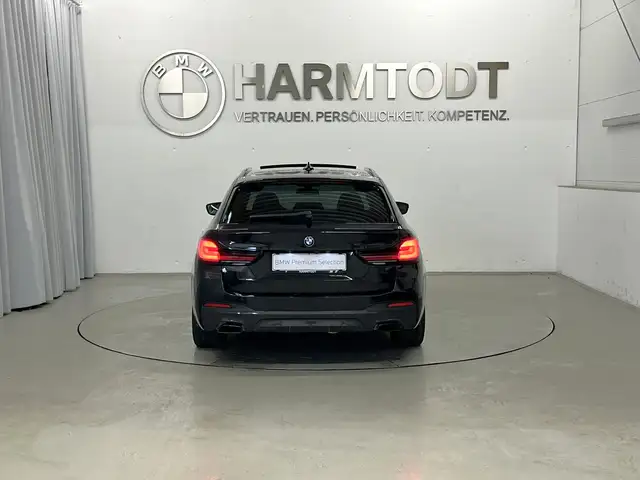 BMW 5 Series view 5