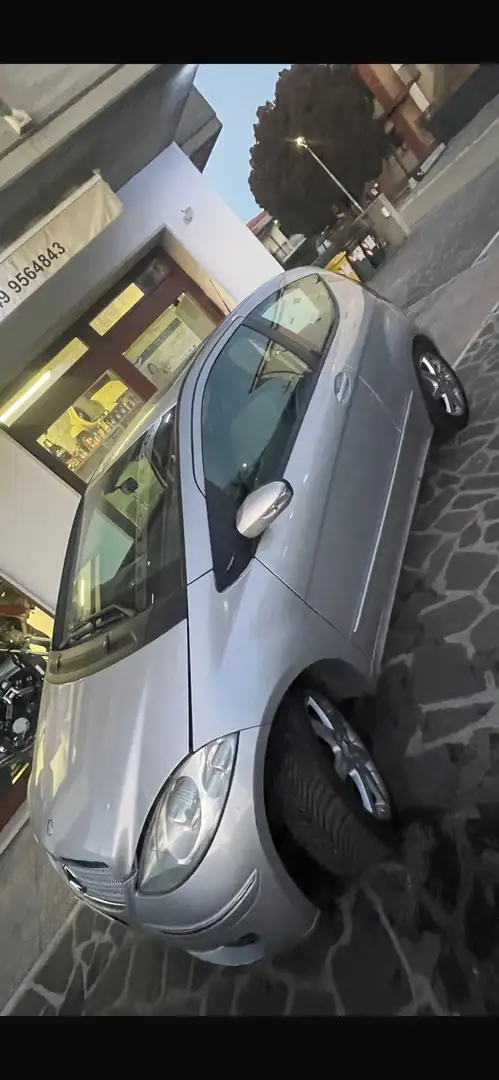 Mercedes-Benz 180 Vendo l'auto in buone condizioni. - 1