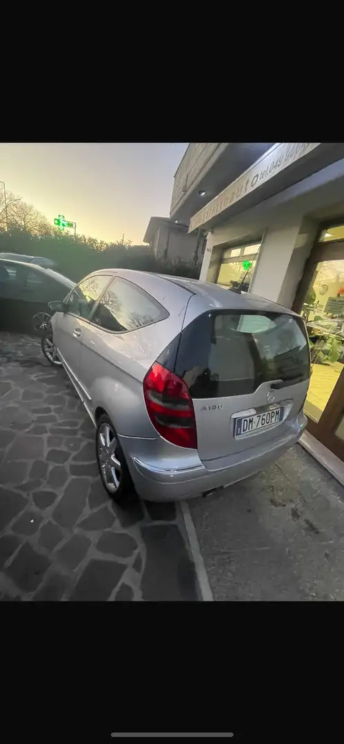 Mercedes-Benz 180 Vendo l'auto in buone condizioni. - 2