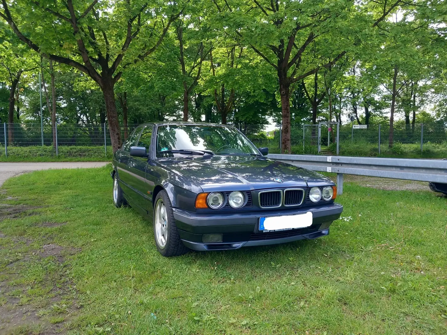 BMW 540 540i SCHALTER V8 KEIN ROST M FAHRWERK Gris - 1