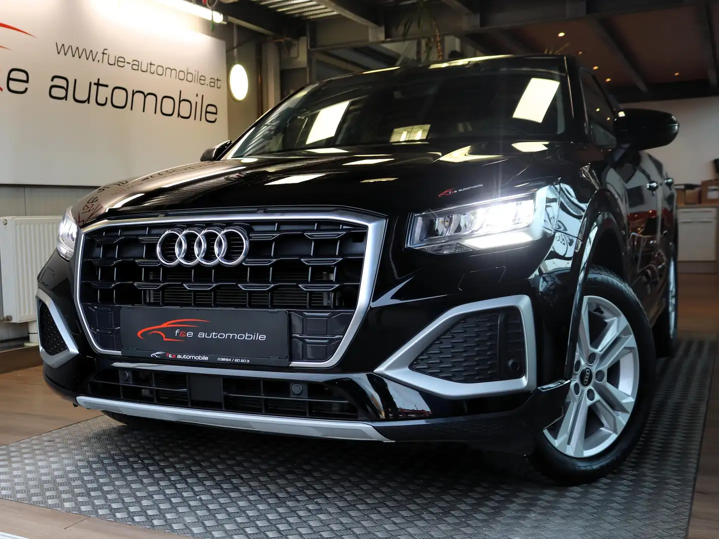 Audi Q2 30 TFSI advanced Schwarz - 1