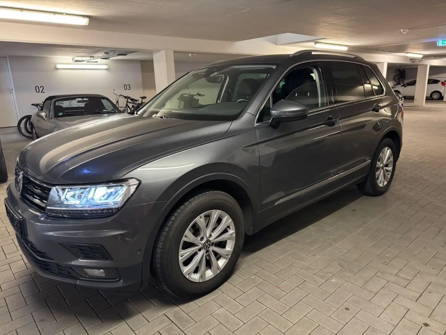 Volkswagen Tiguan Comfortline BMT/ 4Motion / 1 HAND Gris - 1
