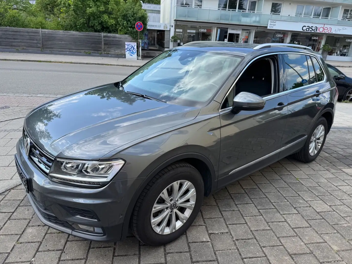 Volkswagen Tiguan Comfortline BMT/ 4Motion / 1 HAND Gris - 1