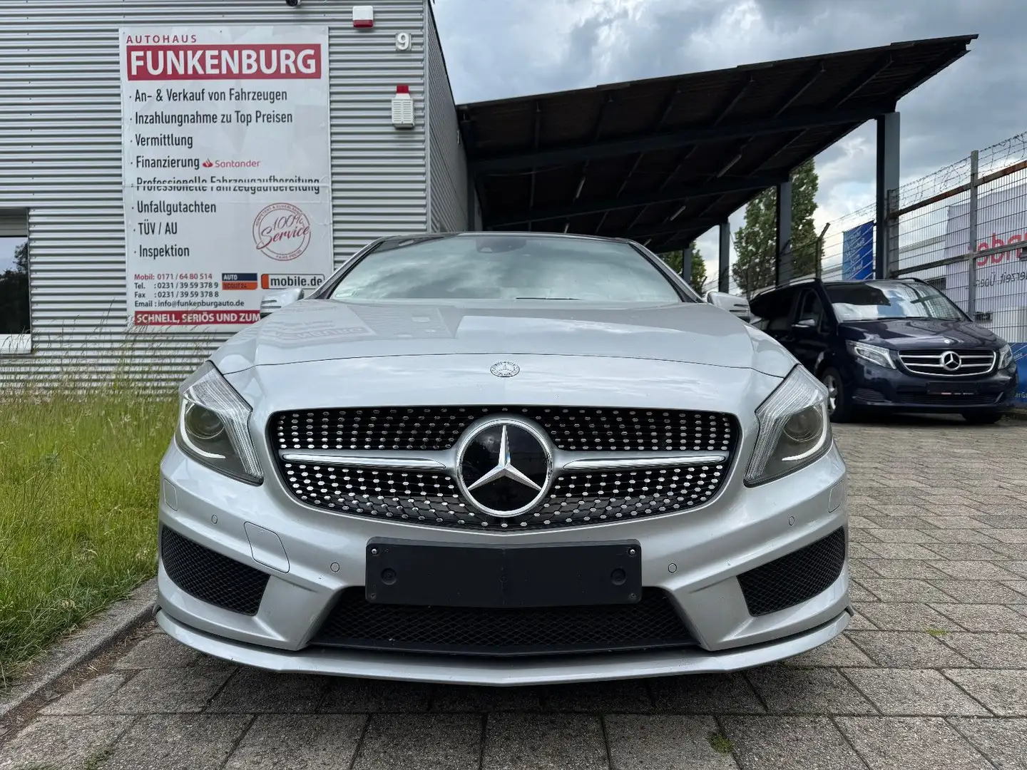 Mercedes-Benz A 200 BF AMG PANO/DISTR/AUT/LEDER/NAVI/XENON/KAM Срібний - 1