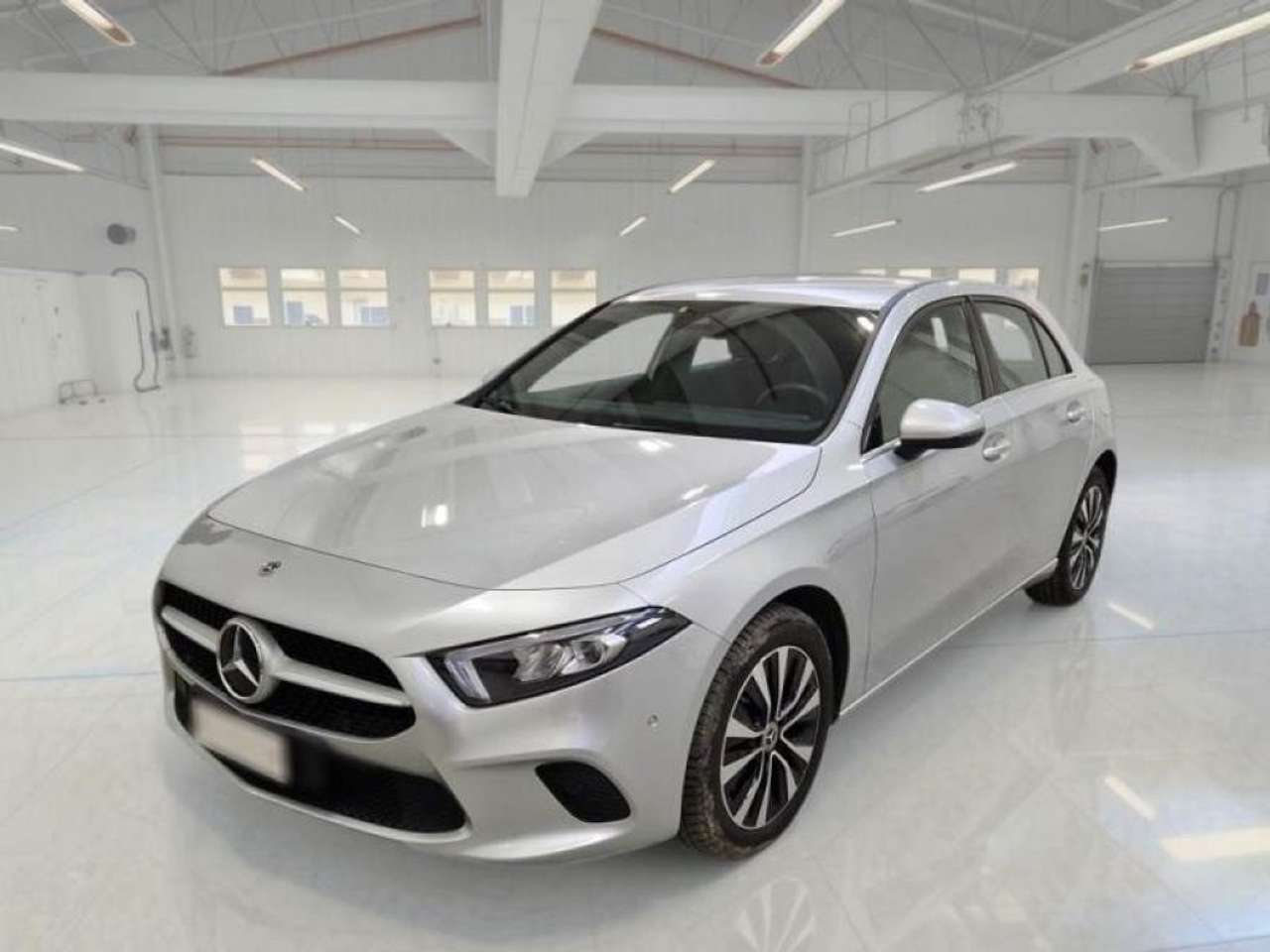 Mercedes-Benz A 250 e hybrid EQ Business IN ARRIVO