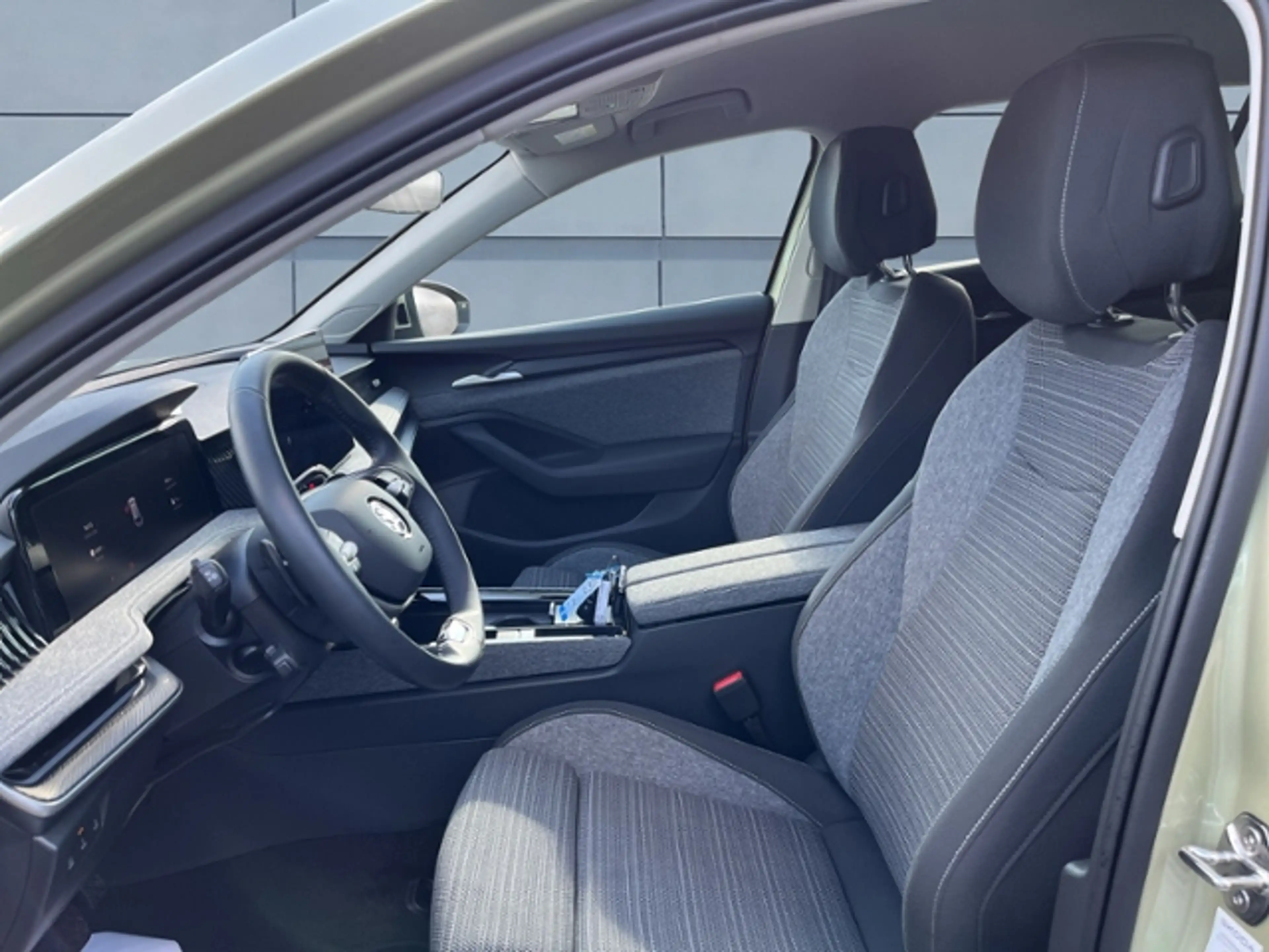 Skoda Superb Combi 1.5 TSI mHEV Selection LED NAVI MATRIX — photo 6