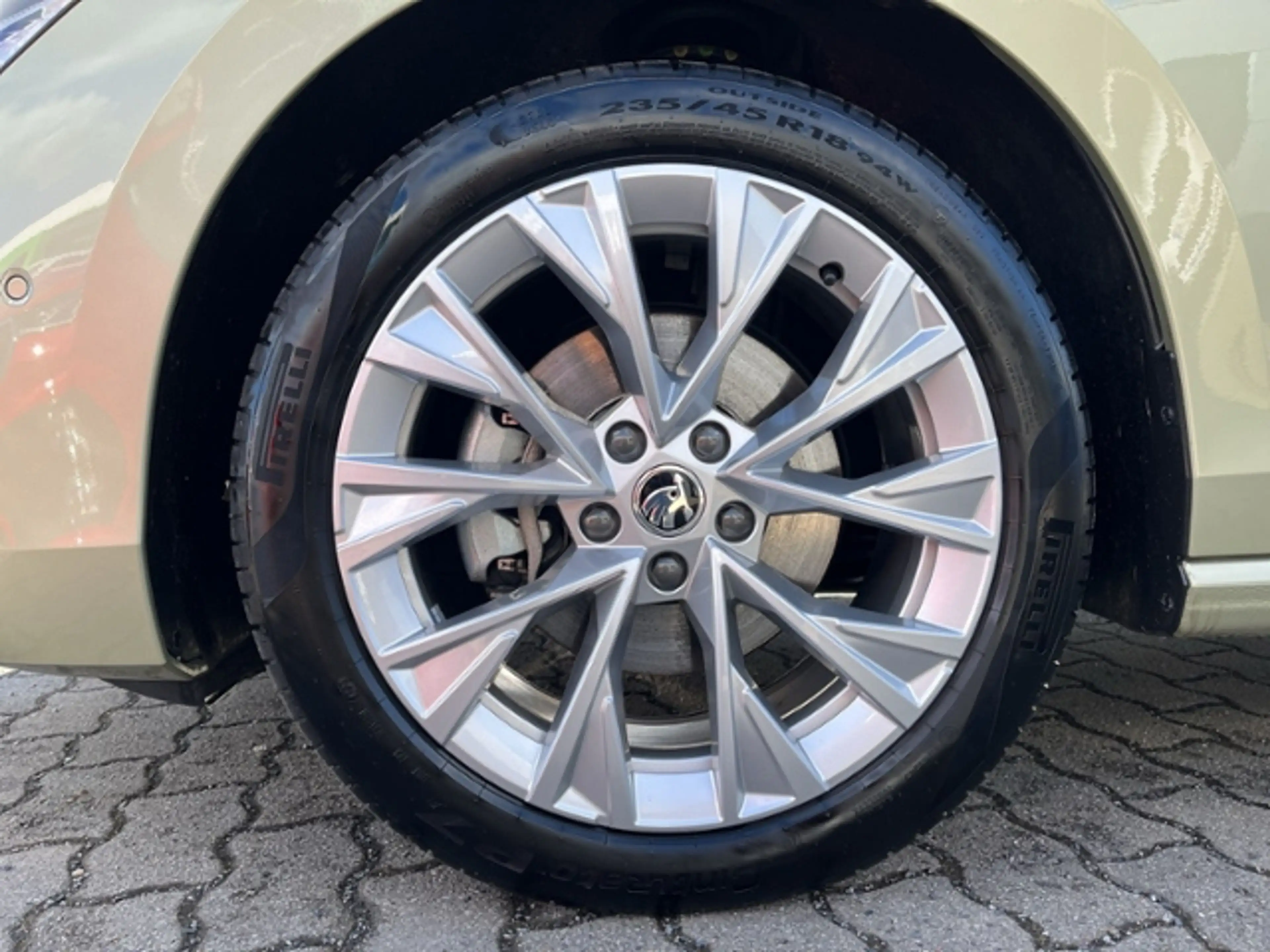 Skoda Superb Combi 1.5 TSI mHEV Selection LED NAVI MATRIX — photo 8