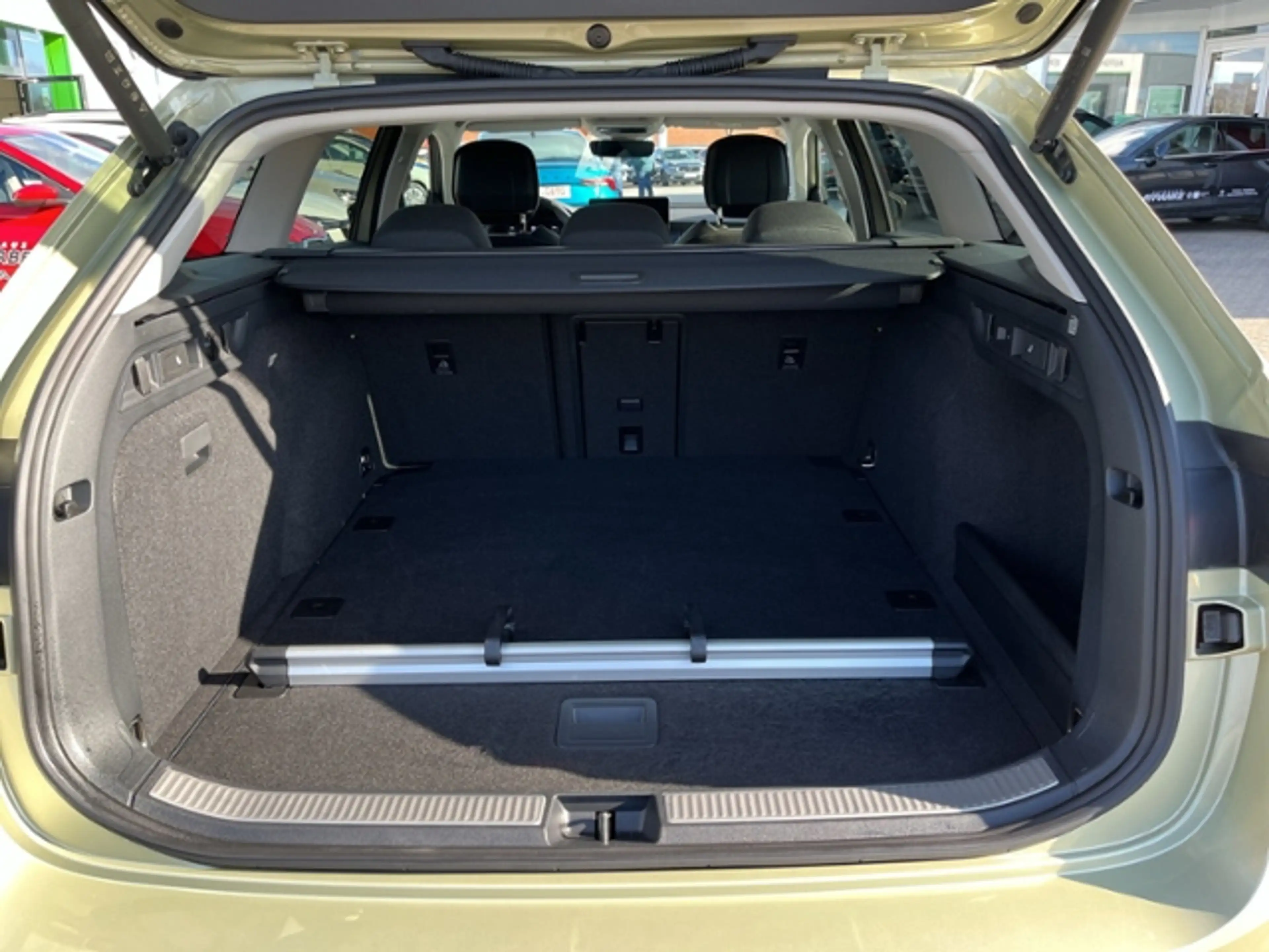 Skoda Superb Combi 1.5 TSI mHEV Selection LED NAVI MATRIX — photo 10
