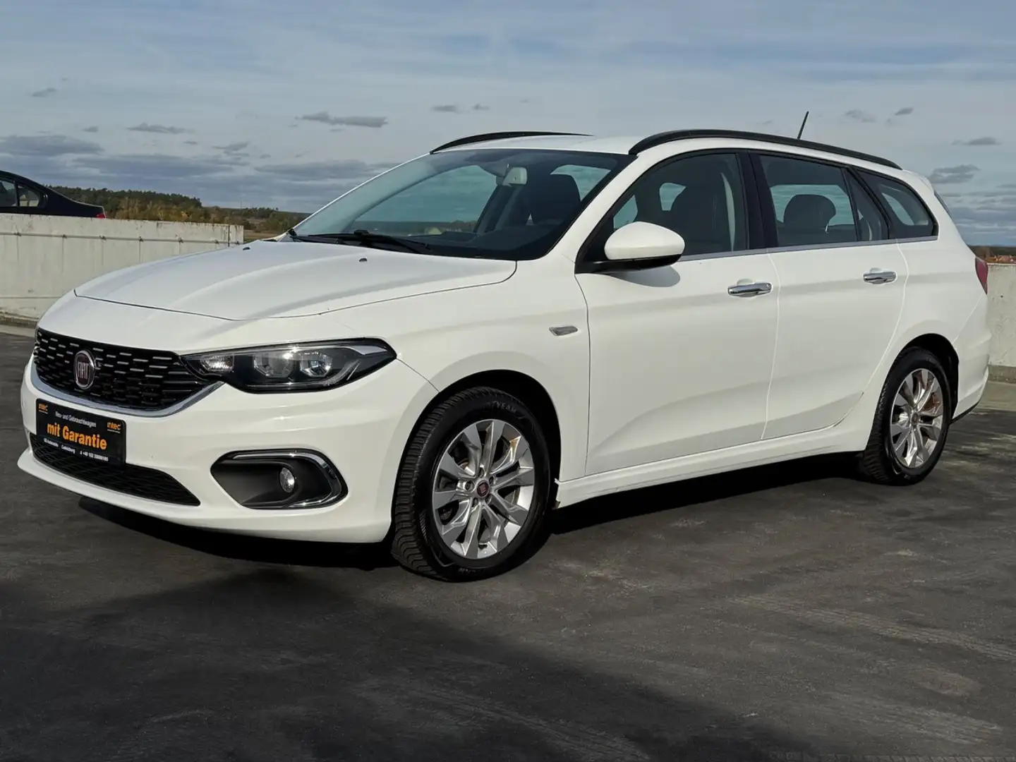 Fiat Tipo Lounge 1.4 88KW Navi Kam PDC AHK Weiß - 1