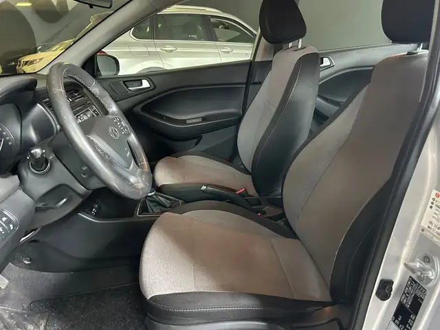 Hyundai i20 view 7