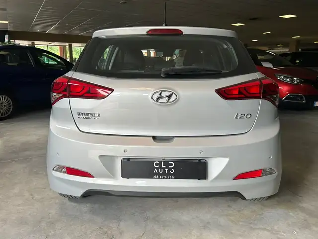 Hyundai i20 view 4