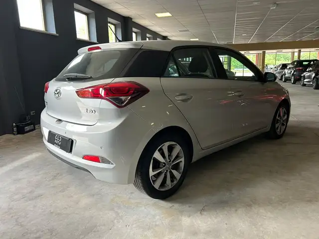 Hyundai i20 view 3