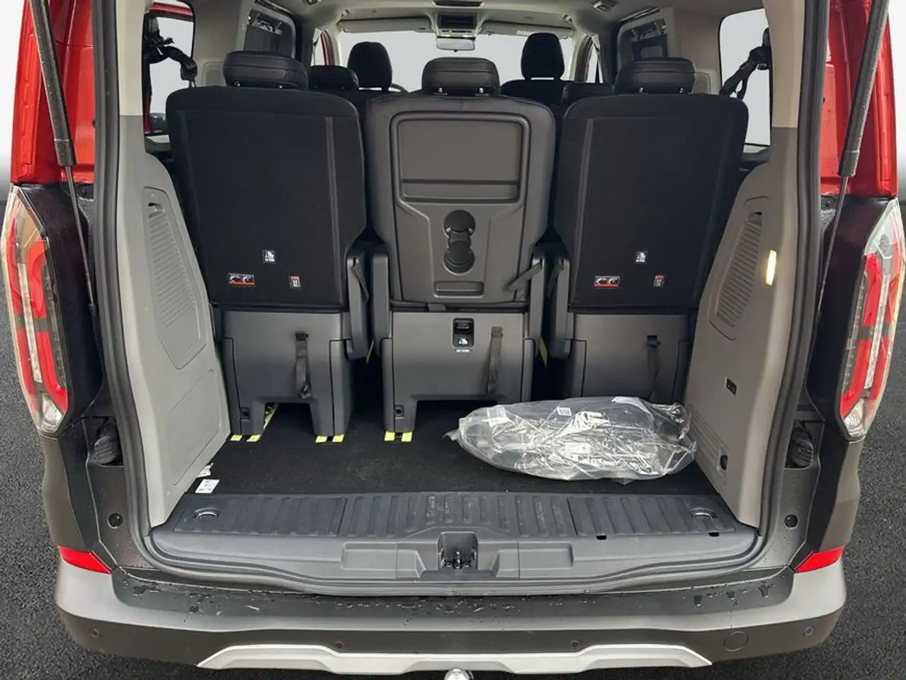 Ford Tourneo Custom 320 L1H1 Active 2,0 TDCi 125 kW 8-G 8