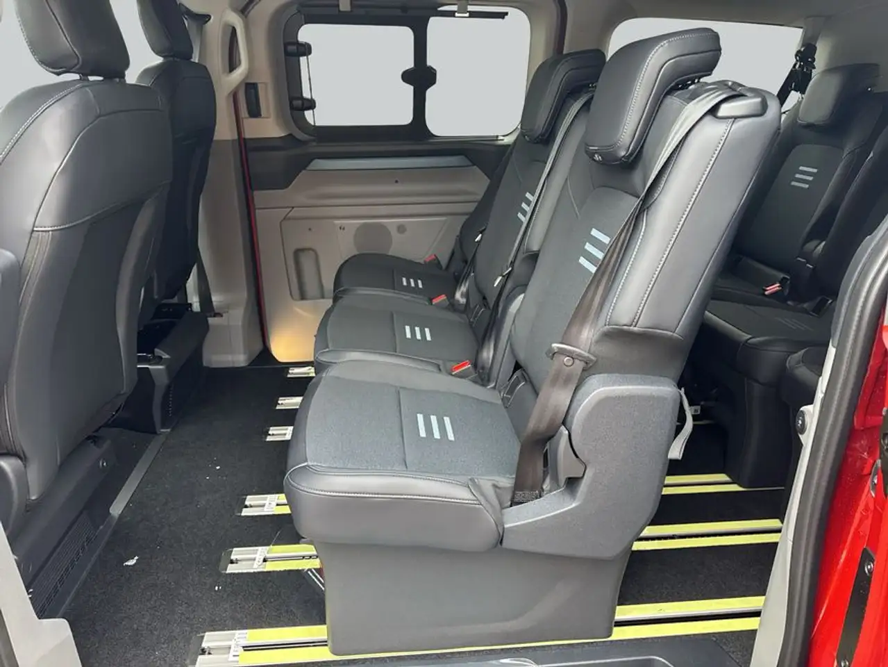 Ford Tourneo Custom 320 L1H1 Active 2,0 TDCi 125 kW 8-G 10
