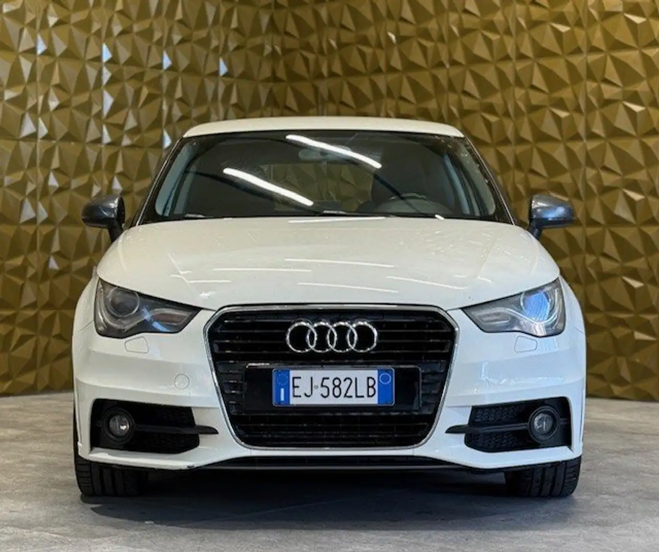 Audi A1 A1 3p 1.6 tdi S-line 105cv Blanc - 1