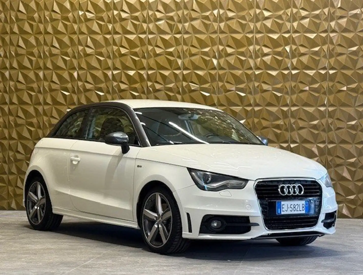 Audi A1 A1 3p 1.6 tdi S-line 105cv Blanc - 2