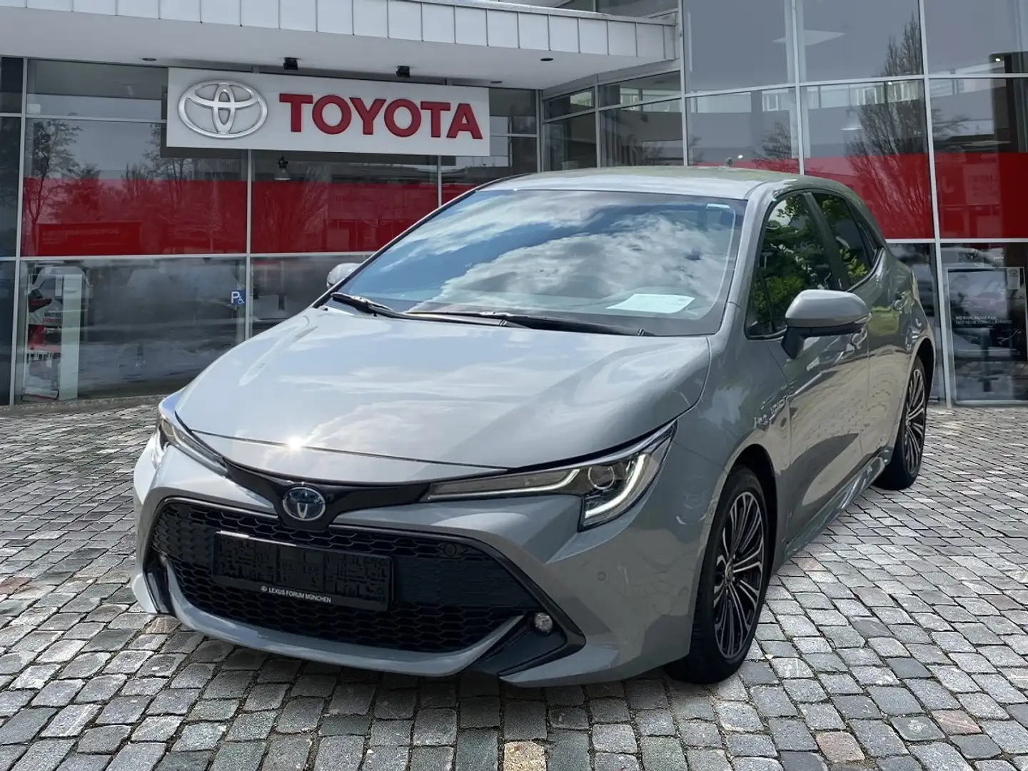 Toyota Corolla 1.8 Team D Matrix 2xKlima ACC AUT Kam. Grau - 1