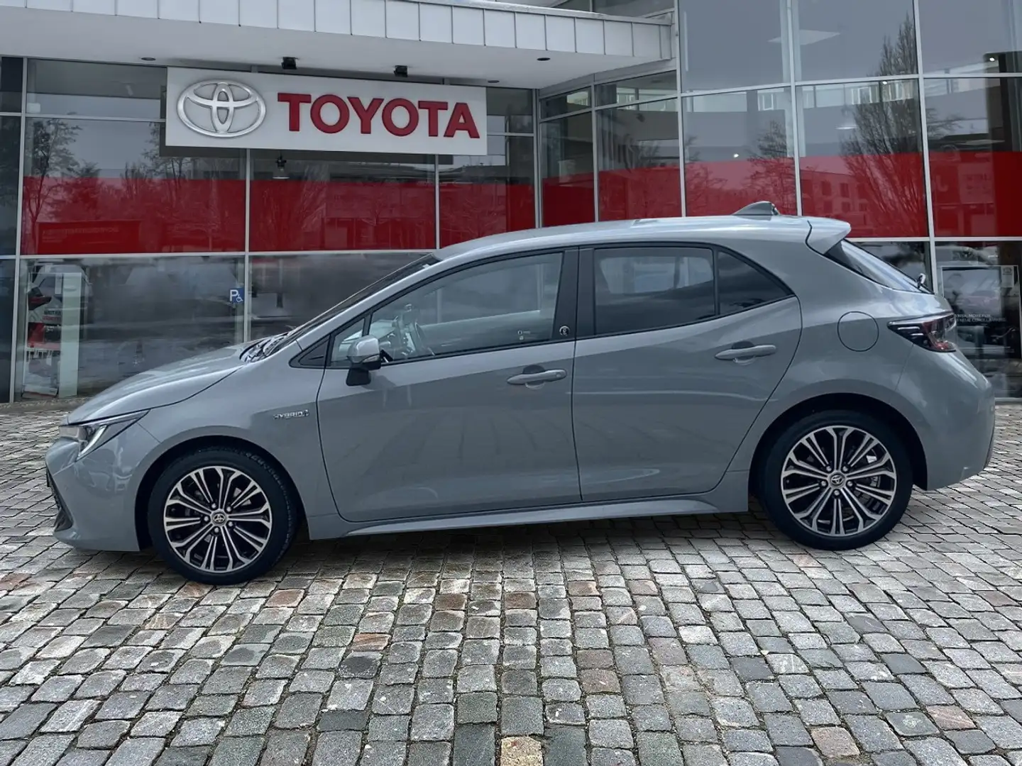 Toyota Corolla 1.8 Team D Matrix 2xKlima ACC AUT Kam. Grau - 2