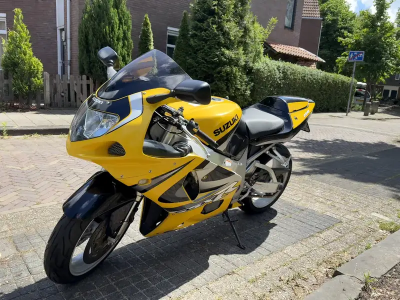 Suzuki GSX-R 750 - foto 7