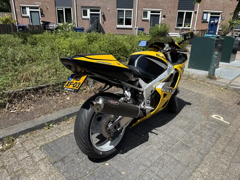 Suzuki GSX-R 750 - foto 3