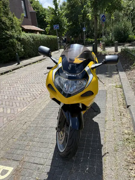 Suzuki GSX-R 750 - foto 8