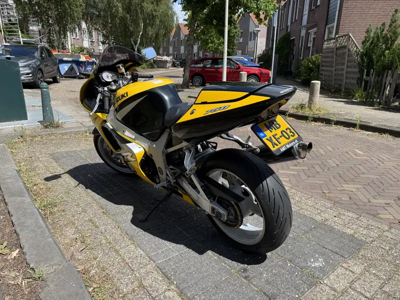 Suzuki GSX-R 750 - foto 5