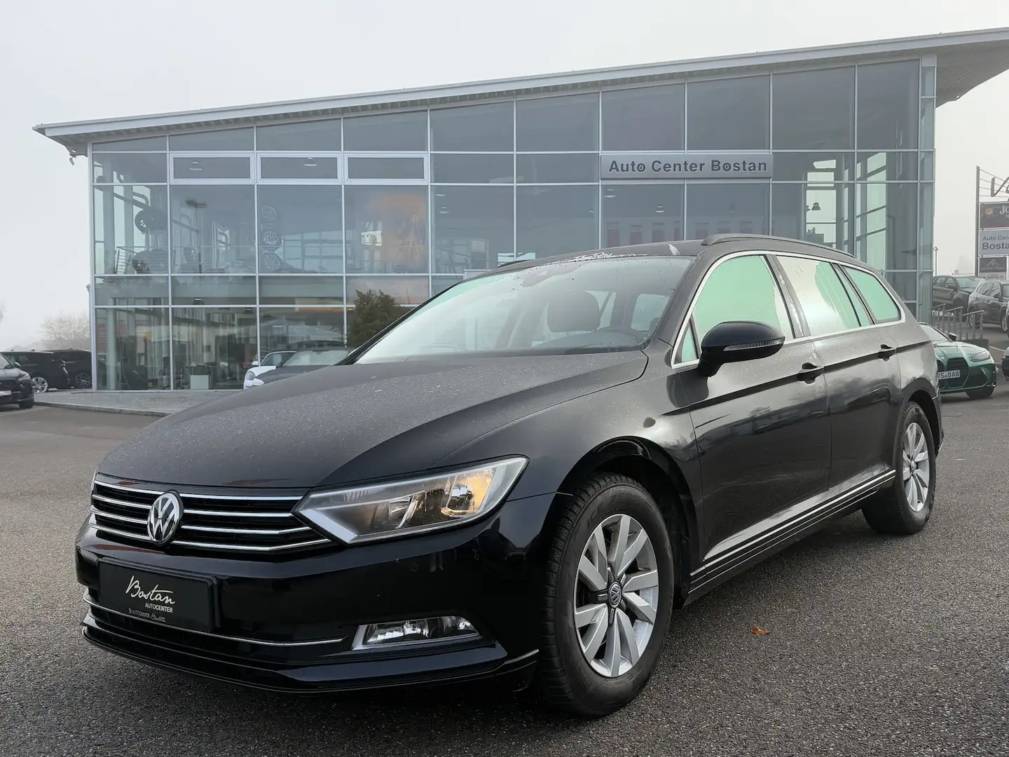 Volkswagen Passat 1.4 TSI PANORAMA/KAMERA/NAVI/DSG/MASSAGE Schwarz - 2
