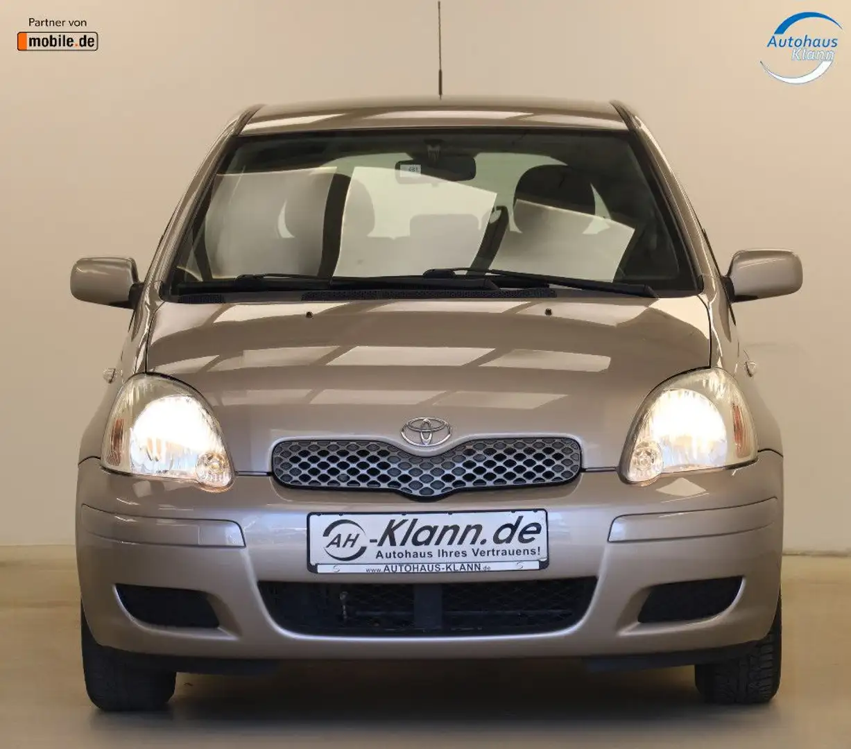 Toyota Yaris 1.0 65PS Sol Klima 2.Hand TÜV neu Grau - 2