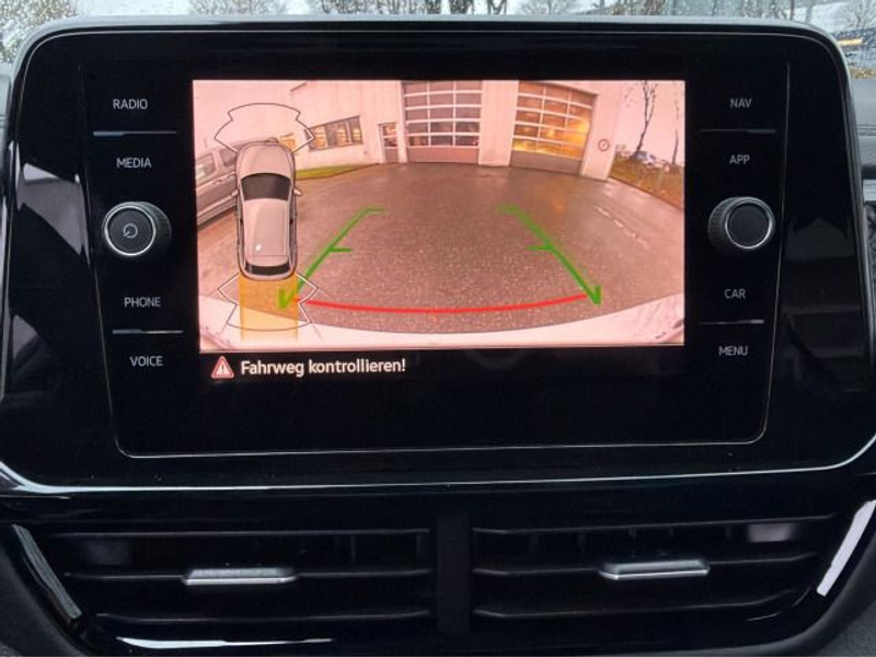 Volkswagen T-Roc R-Line 1.5 TSI DSG ACC + PANO + AHK — photo 17