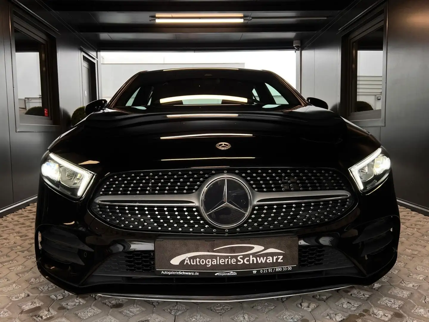 Mercedes-Benz A 250 AMG e phev (eq-power) Sport auto Black - 2