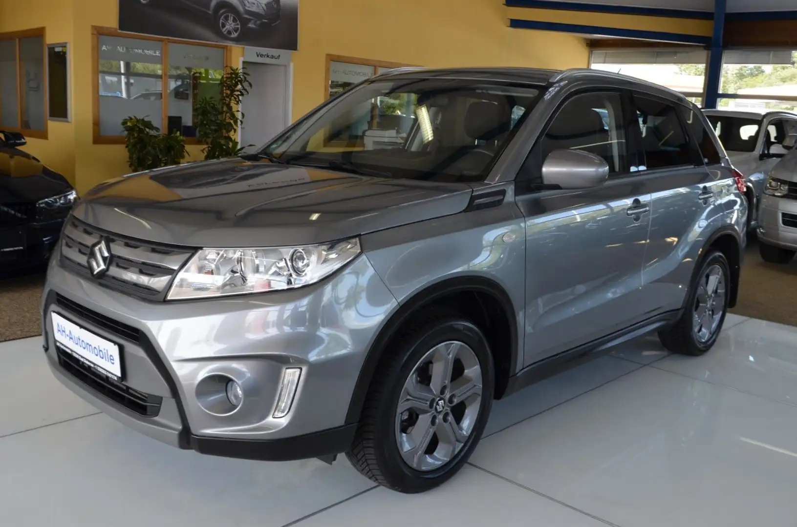 Suzuki Vitara 1.6 DDiS Comfort 4x2 R-KAMERA / KLIMA Grijs - 1