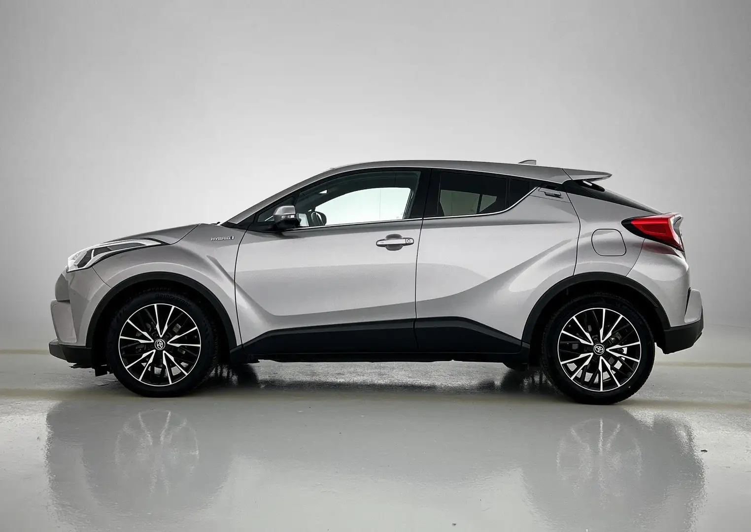 Toyota C-HR 1.8 Hybrid Dynamic | Trekhaak | Stoelverwaming | A Grijs - 2