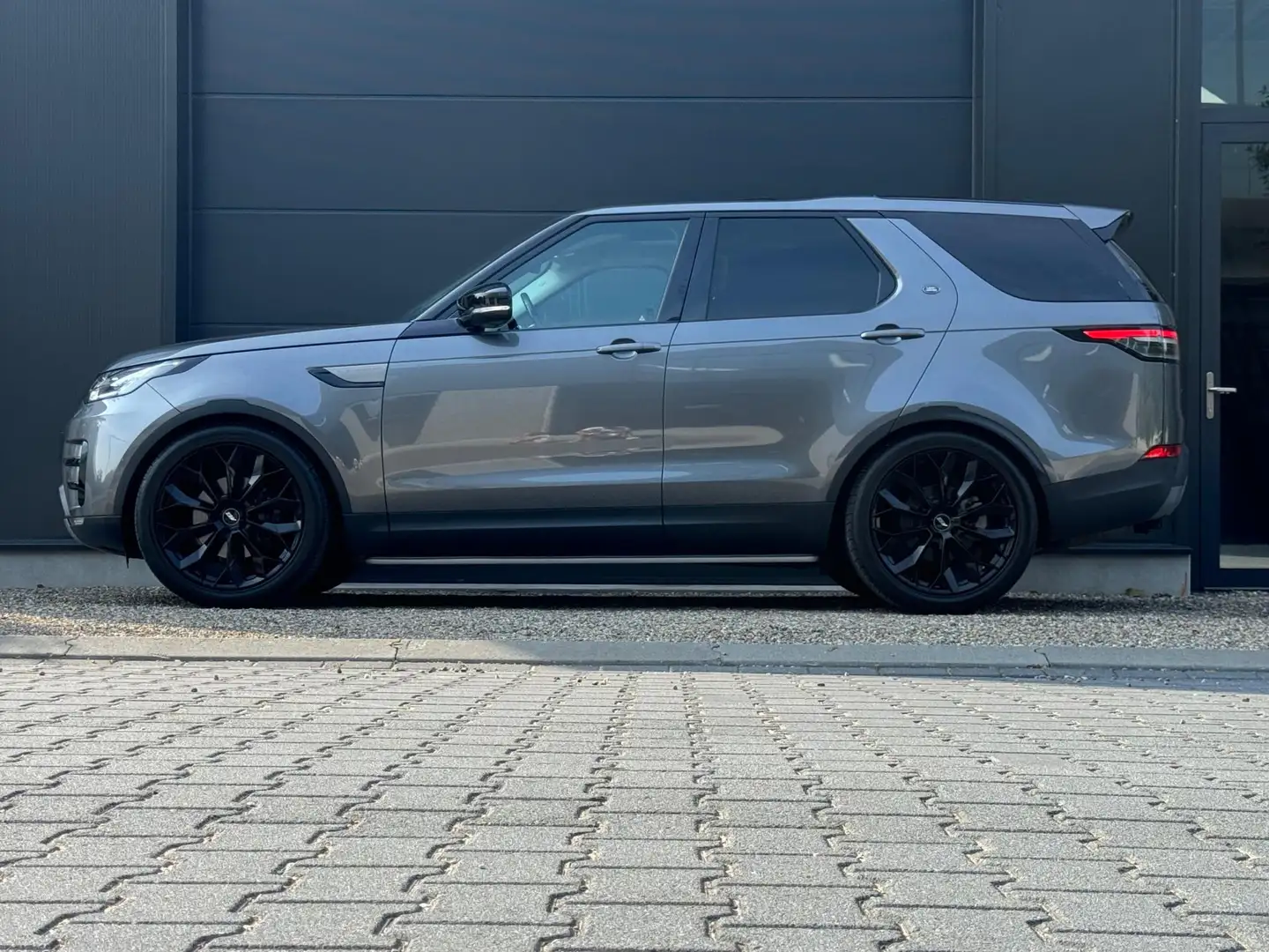 Land Rover Discovery 2.0 Si4 SE 301pk | Grijs kenteken | Panorama | Luc Grijs - 2