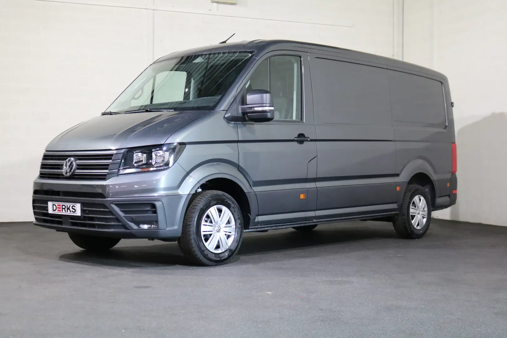 Volkswagen Crafter 2.0 TDI 177pk L3 H2 Automaat Airco Navigatie Camer Grijs - 1