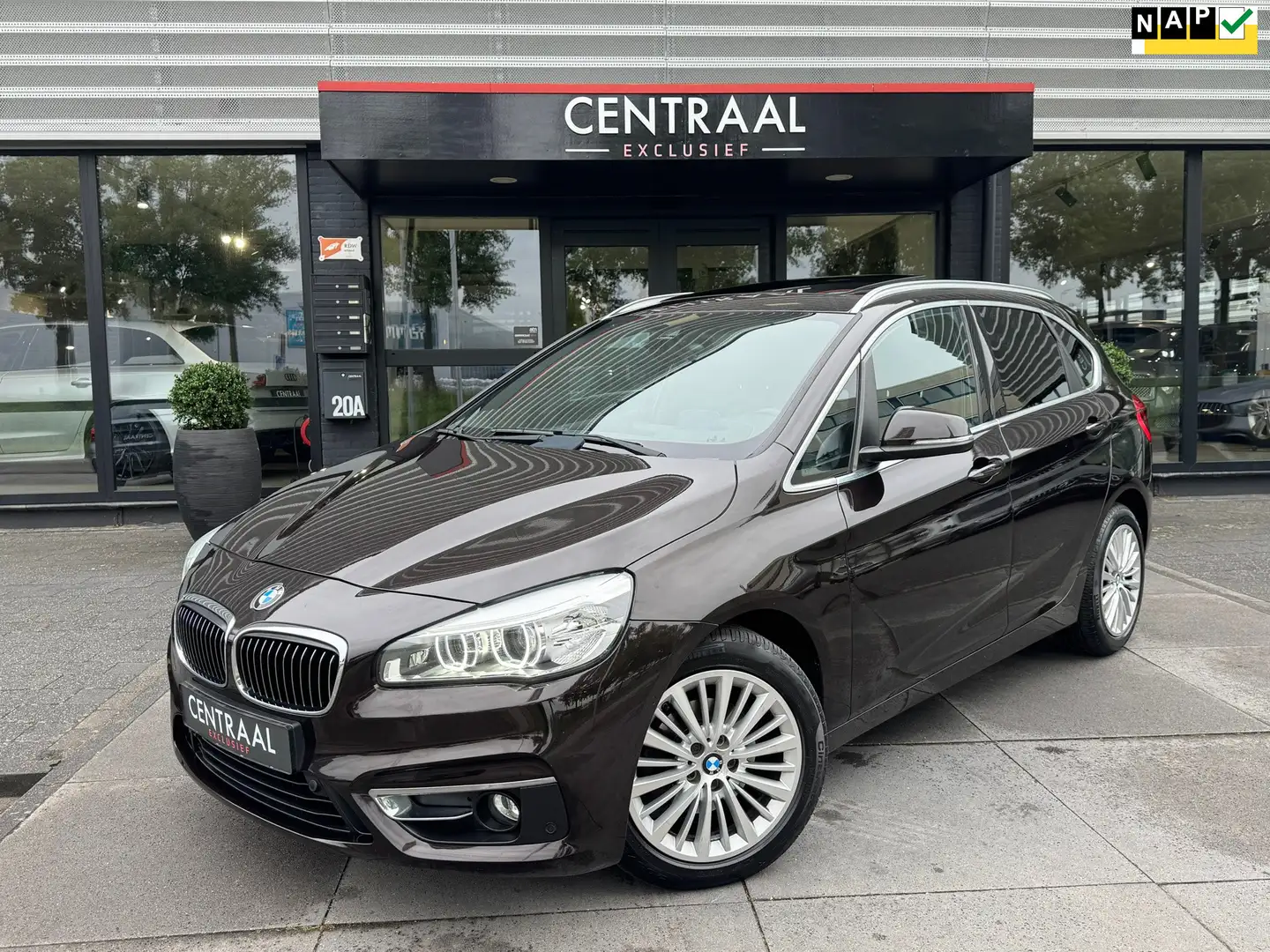 BMW 218 2-serie Active Tourer 218d Luxury|NL-Auto|Pano|Led Brown - 1