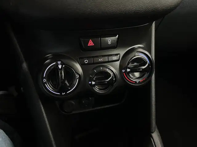 Peugeot 208 view 14