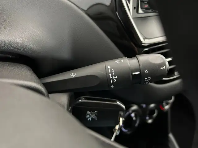 Peugeot 208 view 10