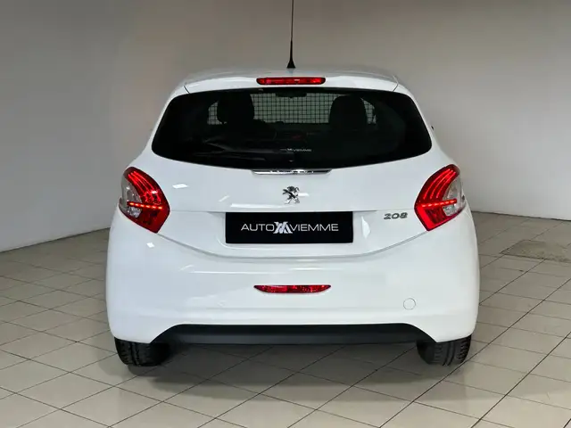Peugeot 208 view 5