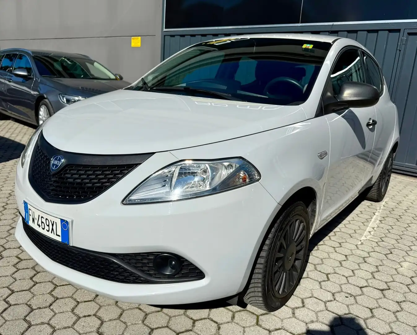 Lancia Ypsilon Ypsilon III 1.2 Benzina Platinum s Neopatentati Grigio - 1