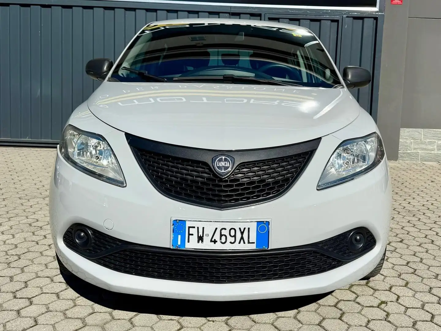 Lancia Ypsilon Ypsilon III 1.2 Benzina Platinum s Neopatentati Grigio - 2