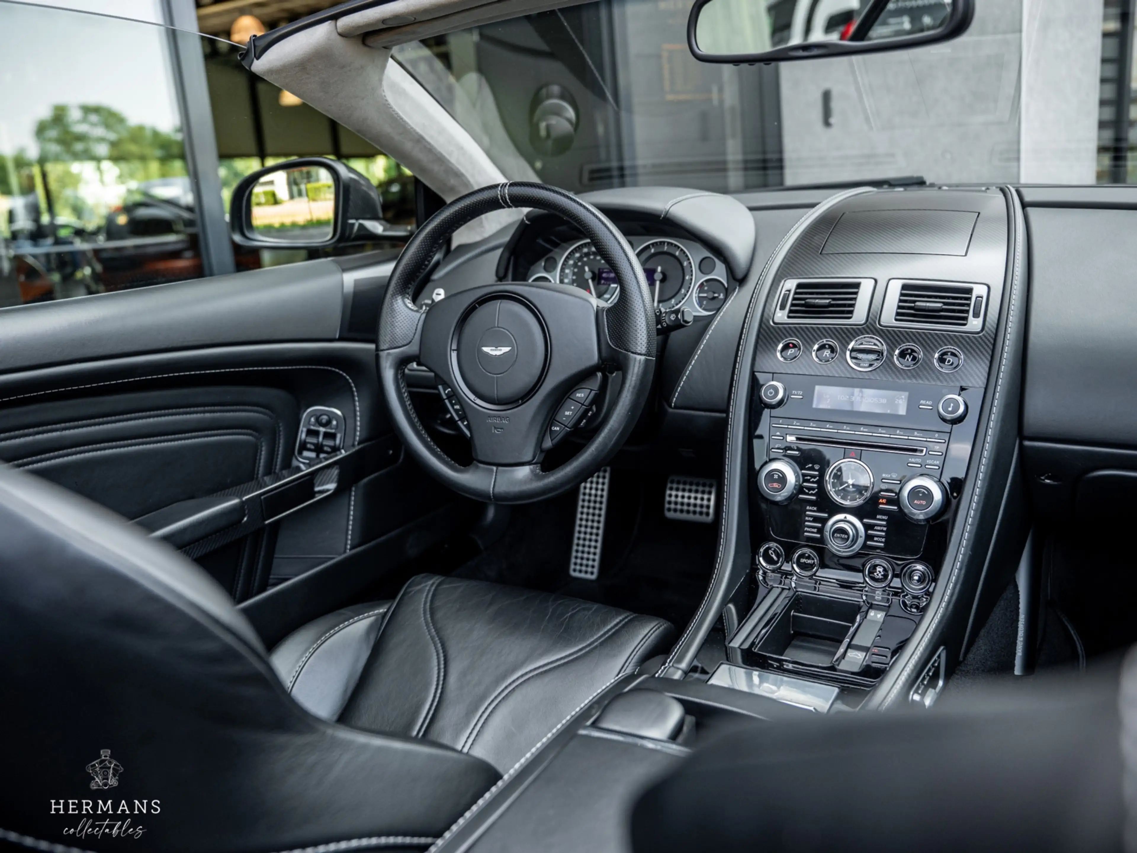 Aston Martin DBS Volante 6.0 V12 Carbon Black Edition / 1 of 51 / B — photo 20