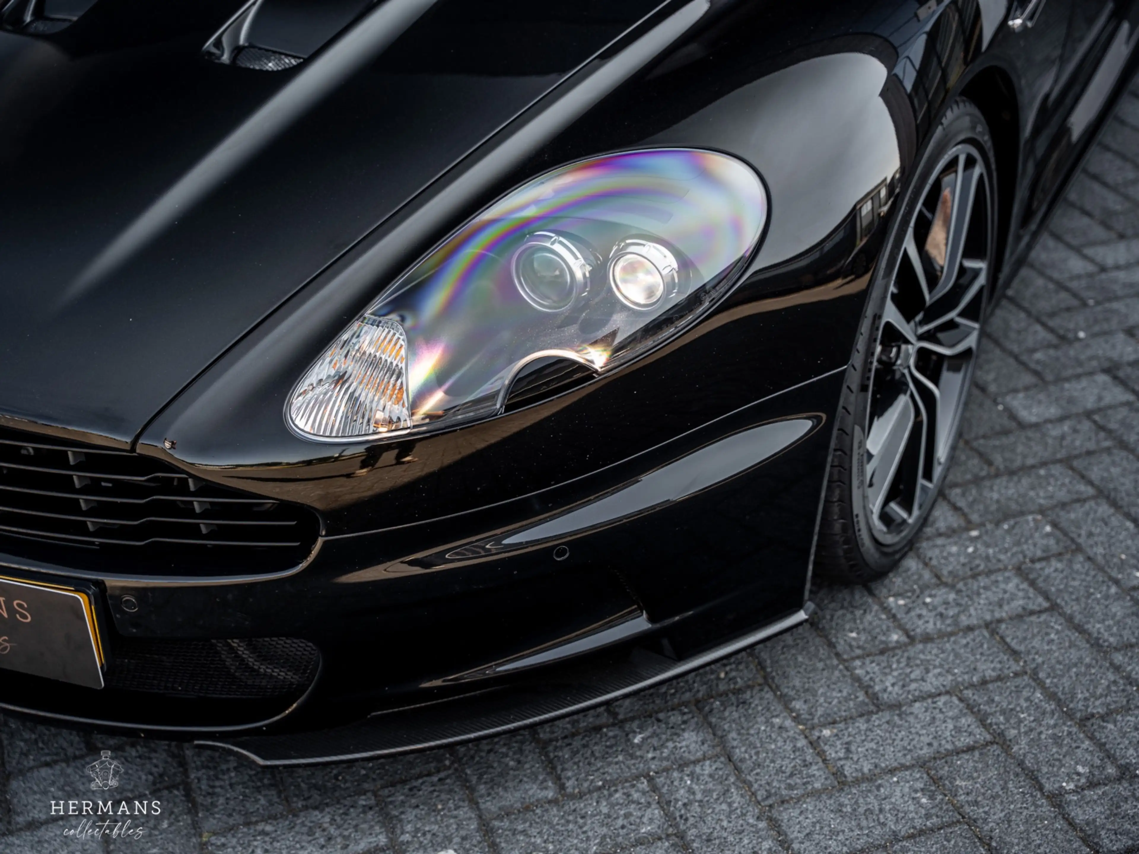 Aston Martin DBS Volante 6.0 V12 Carbon Black Edition / 1 of 51 / B — photo 7