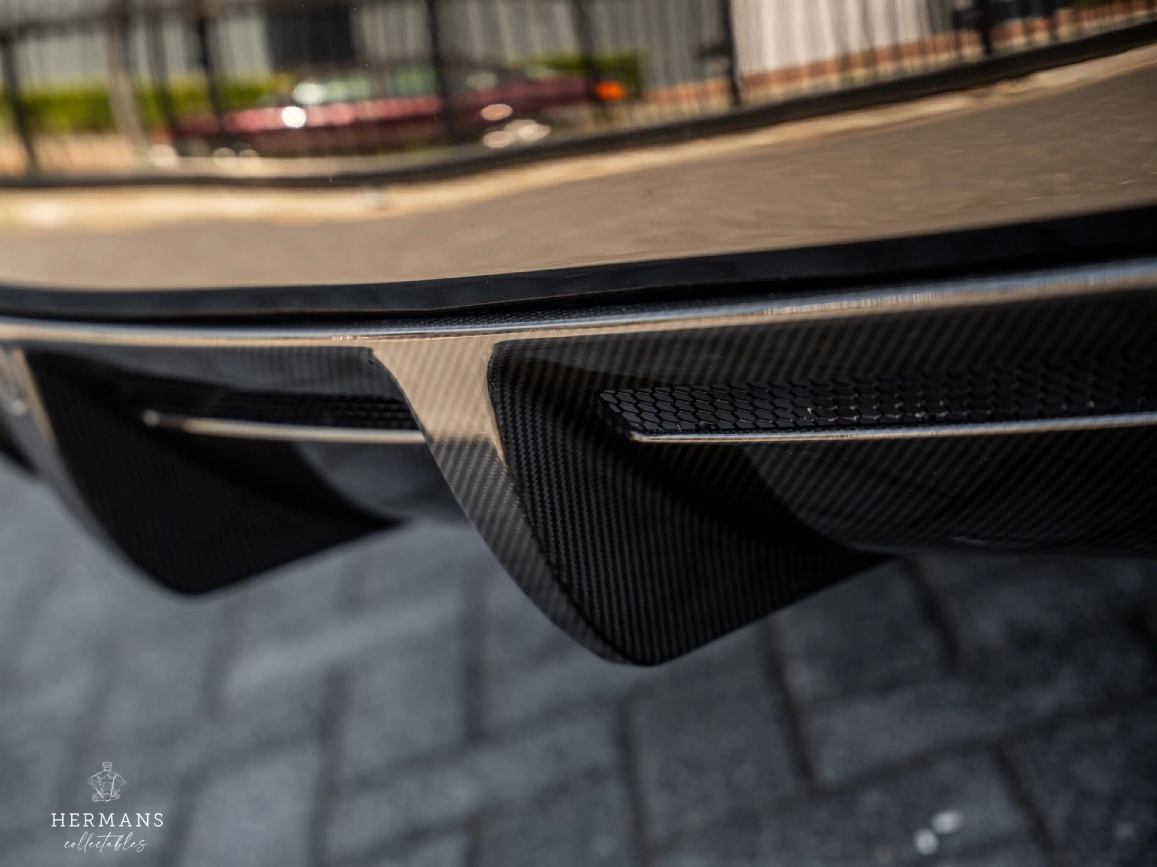Aston Martin DBS Volante 6.0 V12 Carbon Black Edition / 1 of 51 / B — photo 12