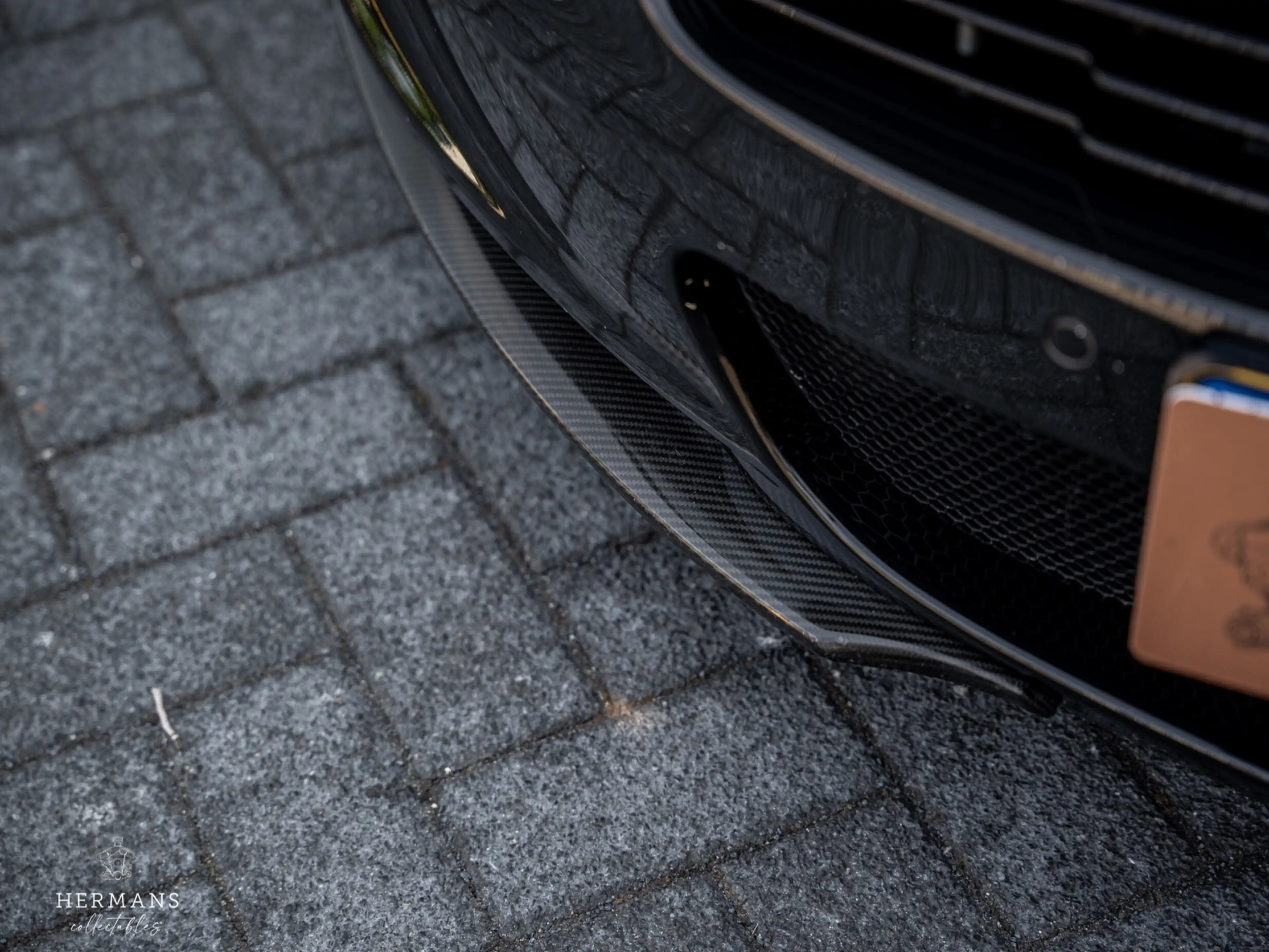 Aston Martin DBS Volante 6.0 V12 Carbon Black Edition / 1 of 51 / B — photo 8