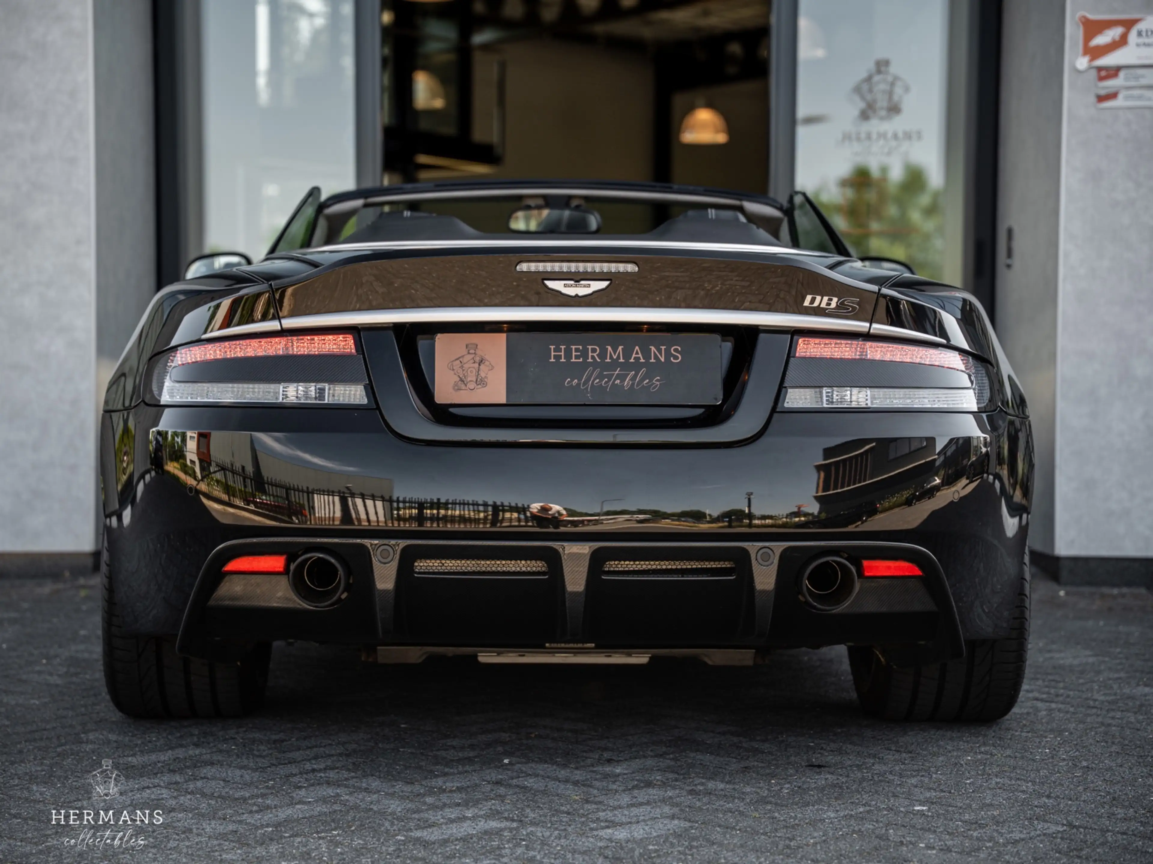 Aston Martin DBS Volante 6.0 V12 Carbon Black Edition / 1 of 51 / B — photo 9