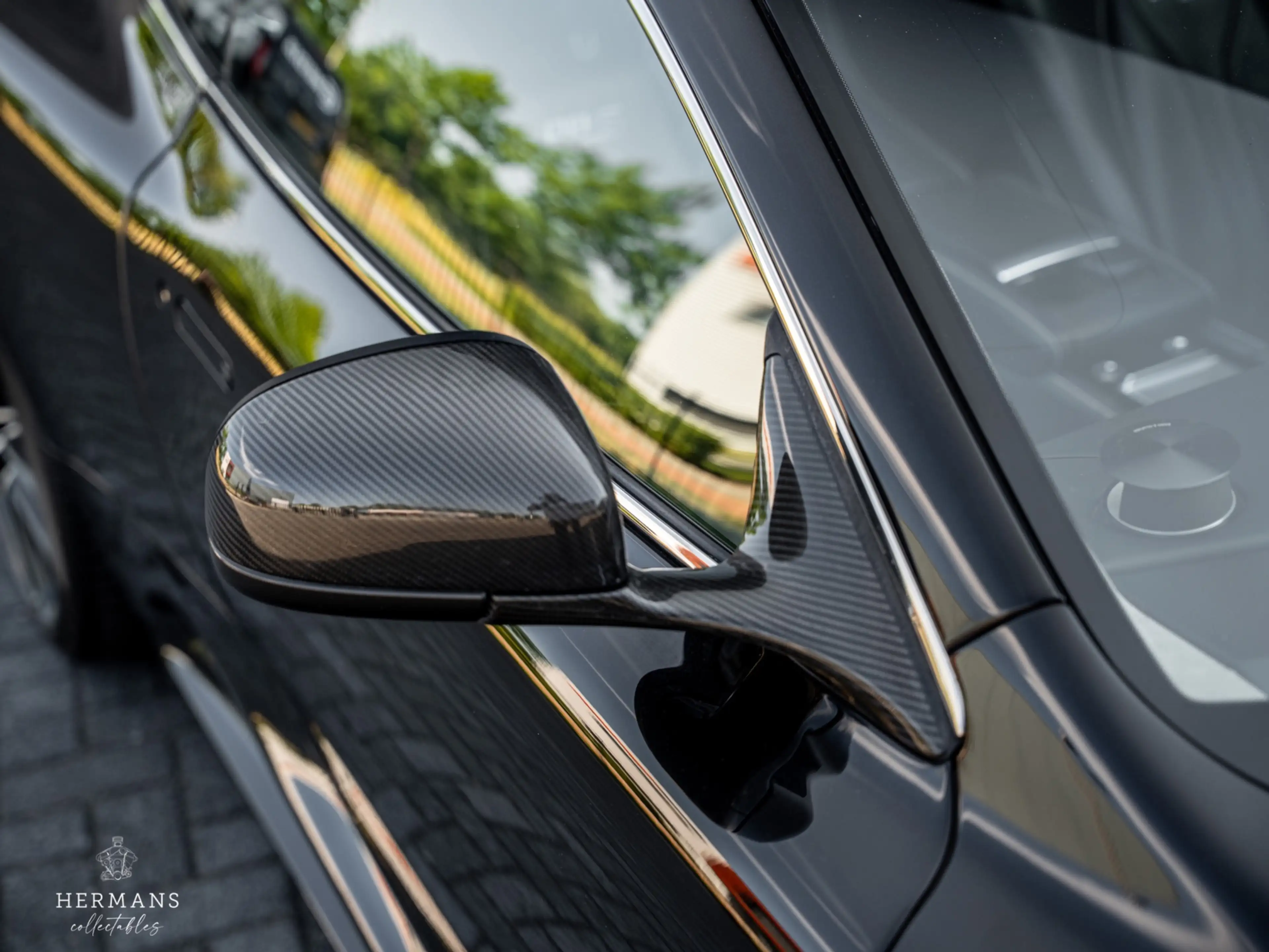 Aston Martin DBS Volante 6.0 V12 Carbon Black Edition / 1 of 51 / B — photo 4